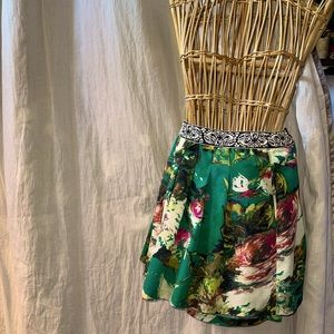 Size 8 silk shorts with pockets!